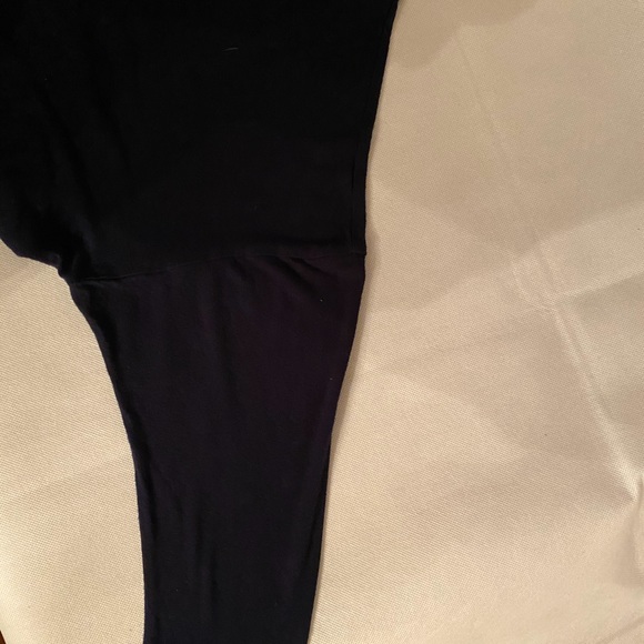 🦋Women’s Size L Navy and Gray Top🦋 - Picture 7 of 8